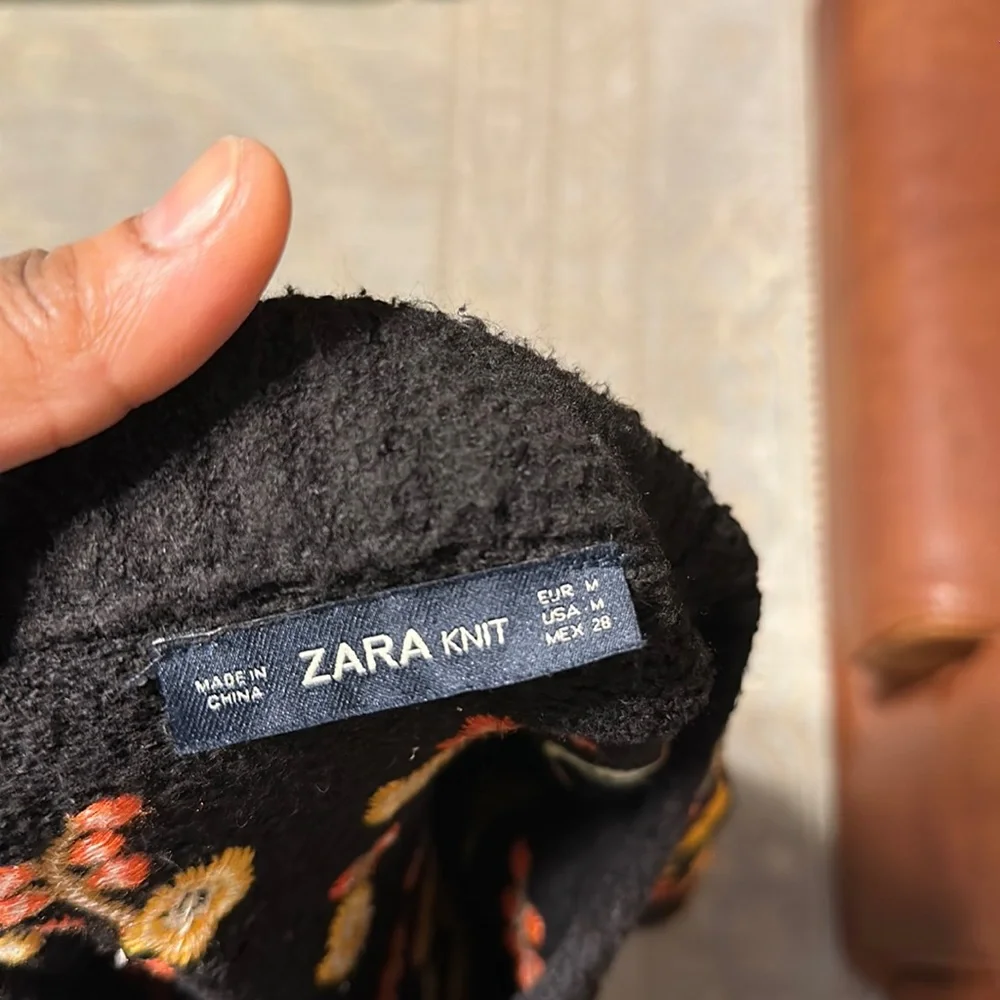 Zara Black Sweater with Colorful Floral Design - Picture 4 of 9